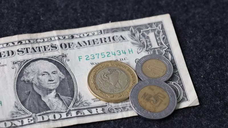 ‘Superpeso’ cerrará 2023 abajo de 18 monedas por dólar: Encuesta de Citibanamex