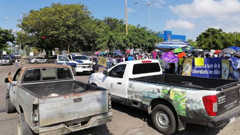 Manifestación de la UAS provoca congestionamiento vial en Mazatlán