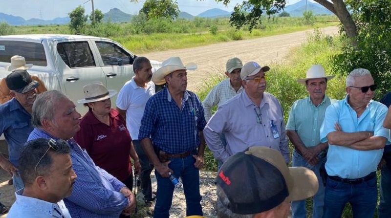 Se manifiestan habitantes de El Carrizo por problemas con el suministro de agua