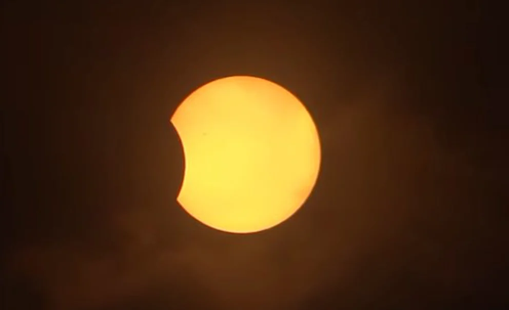 Así se vio el ‘anillo de fuego’ por el eclipse que puso bajo la sombra a mexicanos