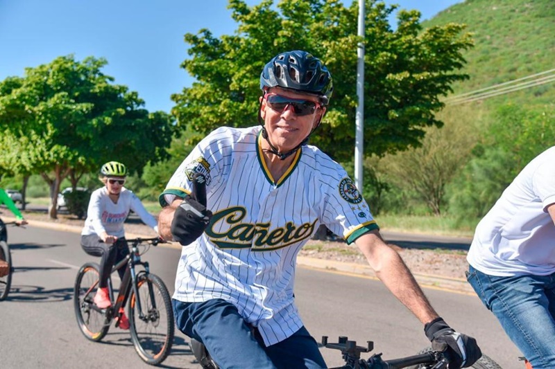 Gerardo Vargas en bicicleta