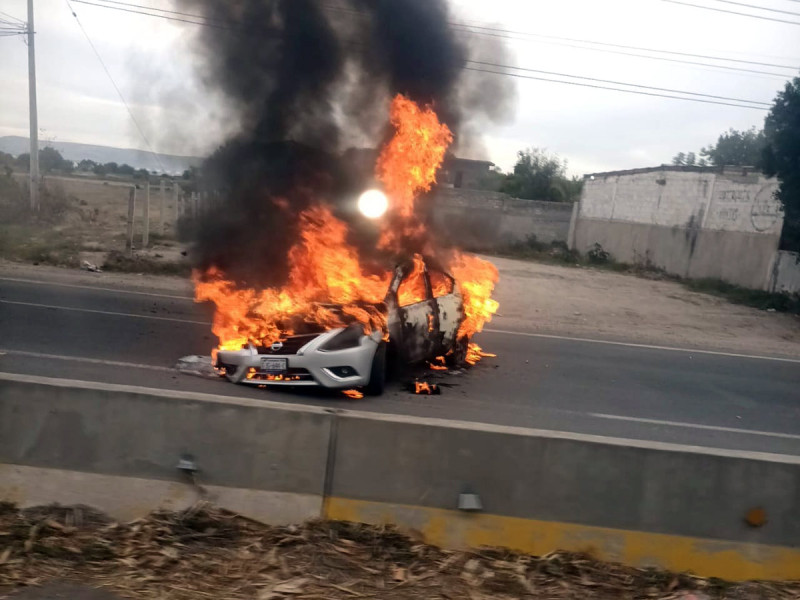 vehículo incendiado en Guanajuato