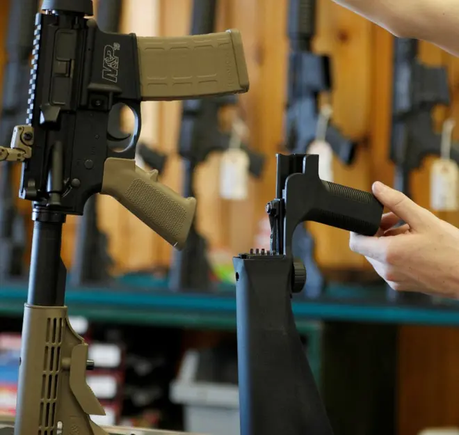 Juez de EU acepta demanda de México contra distribuidores de armas en Arizona