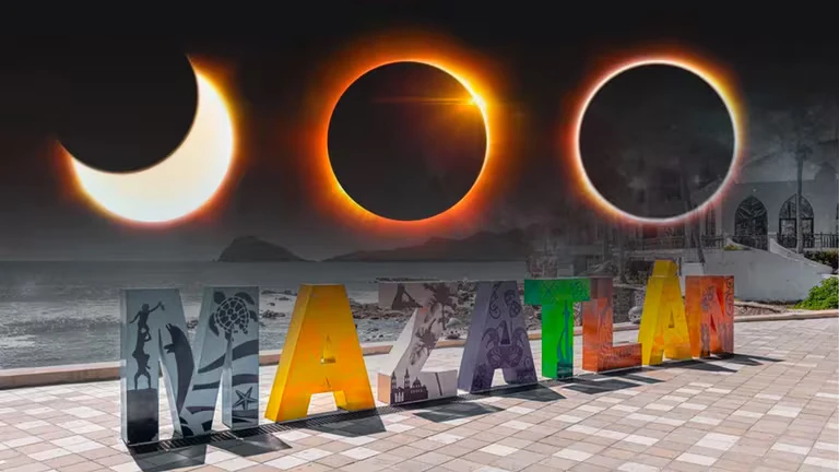 Mazatlán en el eclipse