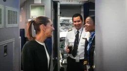 claudia sheinbaum sube a una aeronave