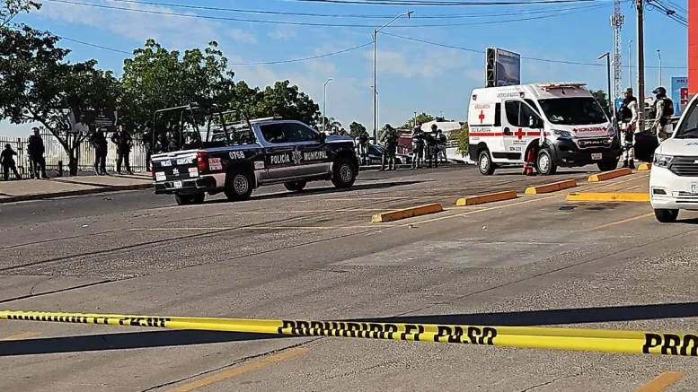 policías en escena de ataque armado en Culiacán.