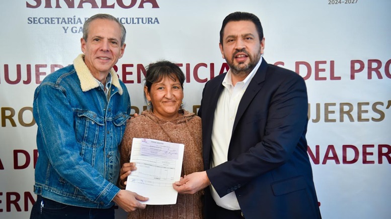 gerardo vargas entrega apoyos a productoras