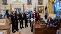 donald trump en oficina oval