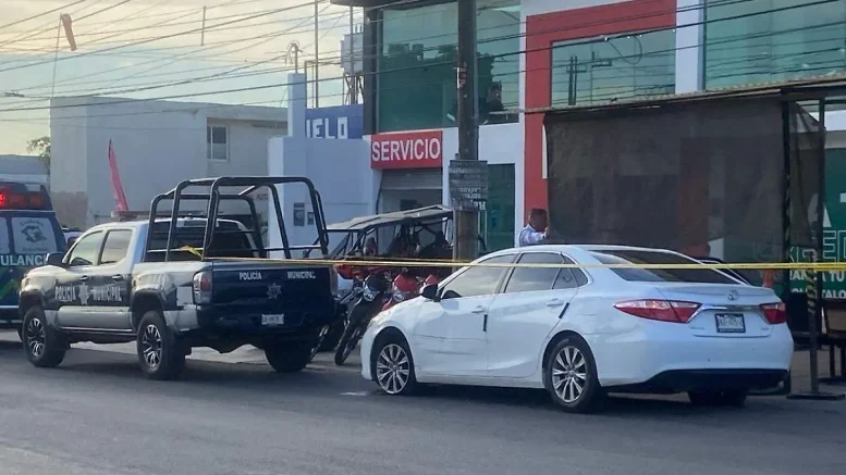 vehículo baleado en Culiacán