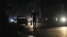 Puerto Rico sufre de apagón masivo que deja a millones de usuarios sin servicio eléctrico.