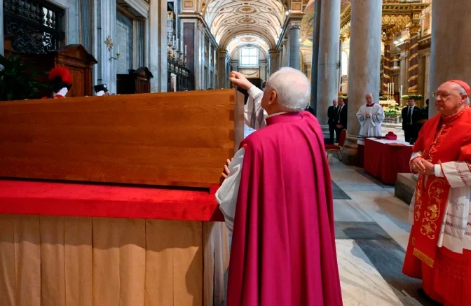 ataúd del papa francisco