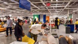 gente comprando en tienda de estados unidos