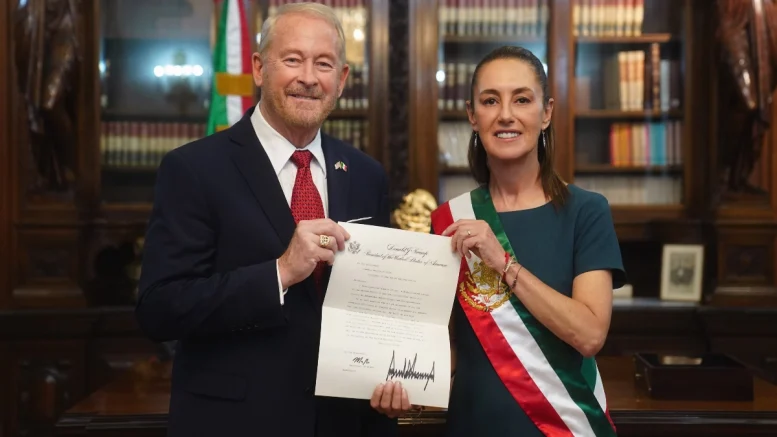 ronald johnson y claudia sheinbaum