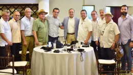 Reunión del alcalde de ahome con periodistas