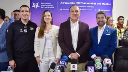 reunión de antonio menendez con visitantes