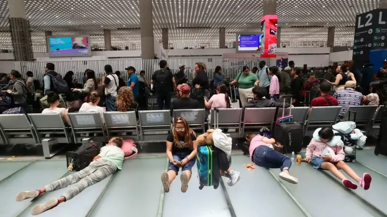 afectados-por-lluvias-saturan-el-aicm-tras-cancelacion-de-vuelos