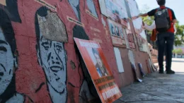 mural con fotografías de personas desaparecidas