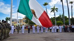 izamiento de bandera independencia de mexico