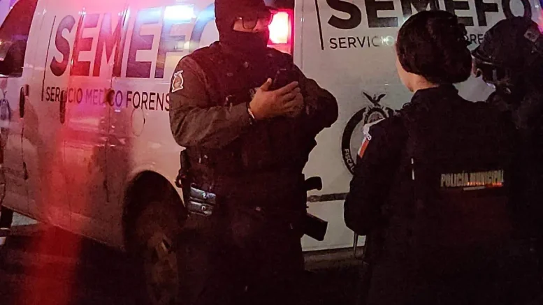 policías en escena del crimen