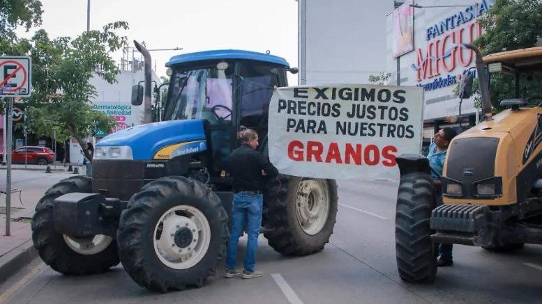 tractores de agricultores en protesta