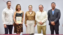 emprendedora reciben registro de su marca