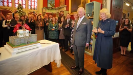 rey carlos III y su pastel