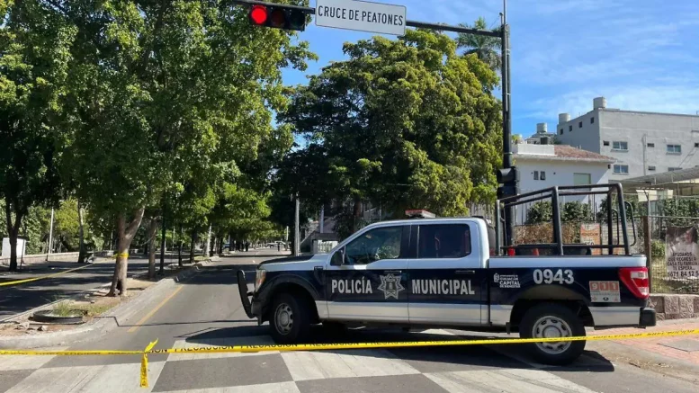 patrulla de policía en malecón viejo de culiacan
