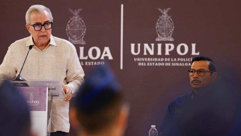 rocha en graduacion de la unipol