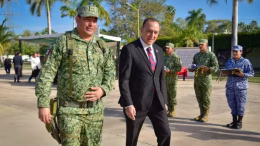 antonio menendez con el teniente coronel Dilbert Osmin Rodríguez