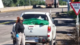 escena del crimen en carretera costera