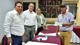 gobernador indígena recibe dinero