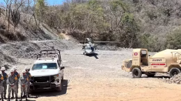 equipo de rescate militar en mina