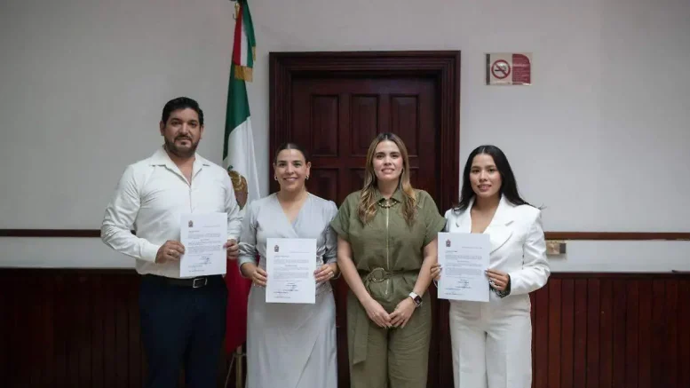 Ana Miriam Ramos con nuevos funcionarios