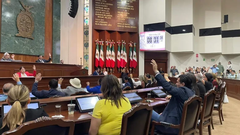 Congreso de Sinaloa aprobó licencia de Rocha
