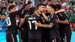Seleccion Mexicana en festejo de gol