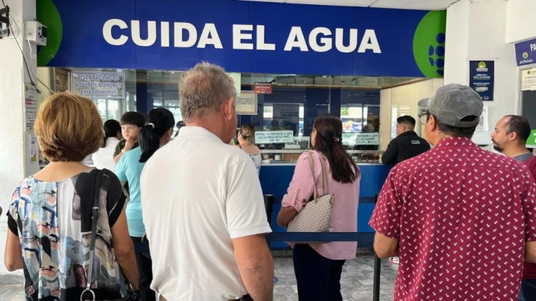 gente pagando en japama