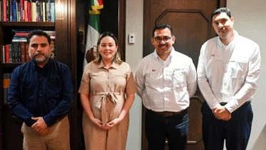 yeraldine bonilla con funcionarios de cfe