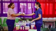 personal de salud de la caravana del bienestar atiende a ciudadana