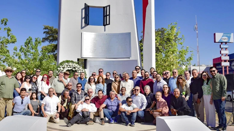 monumento a la libertad de expresion en los mochis