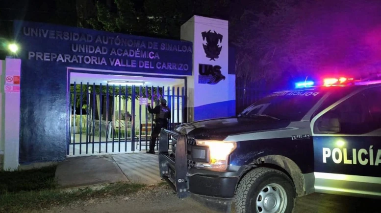 policia vigila escuelas