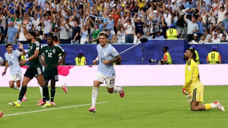 uruguay celebra gol ante arabia