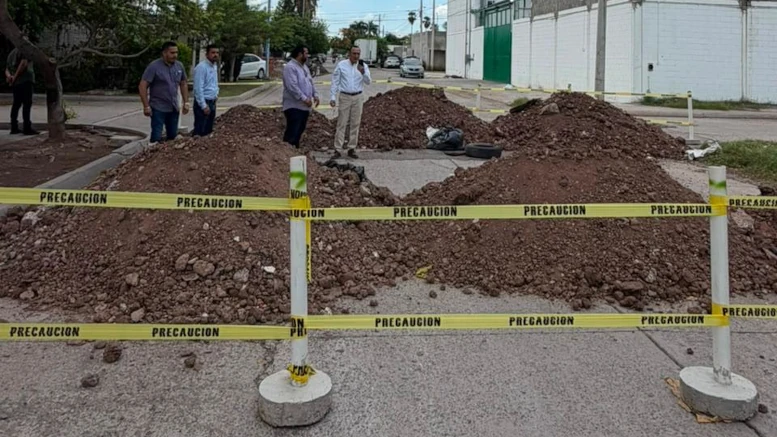 antonio menendez supervisa obra de drenaje