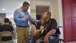 carlos valenzuela con discapacitados