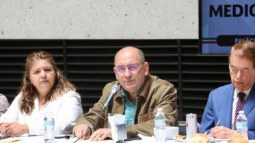 ruben moreira oordinador de los diputados del Partido Revolucionario Institucional en el senado de la república