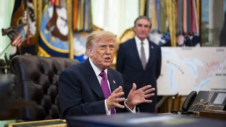 trump en el despacho oval