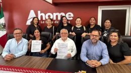 Reunión del secretario del ayuntamiento de ahome con viudas de policias