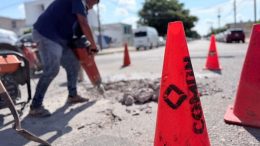 Trabajadores adecuan vialidad del Pedo Anaya