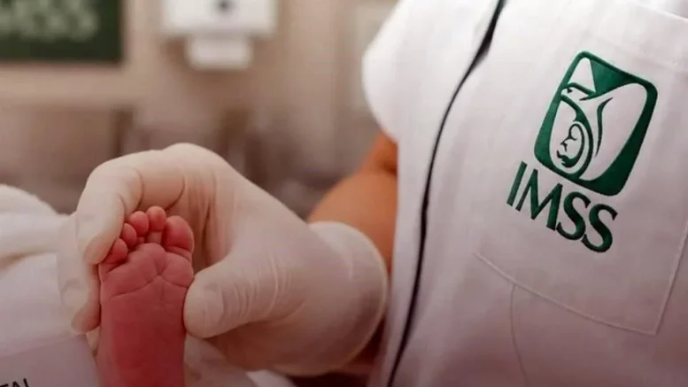personal del imss con recién nacido