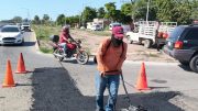 trabajadores del ayuntamiento de ahome tapan baches en los mochis