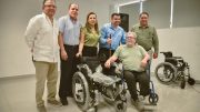 Entrega de silla de ruedas por parte del IMDIS Ahome